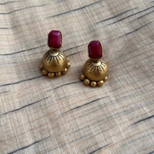 Minimalist Jhumka design