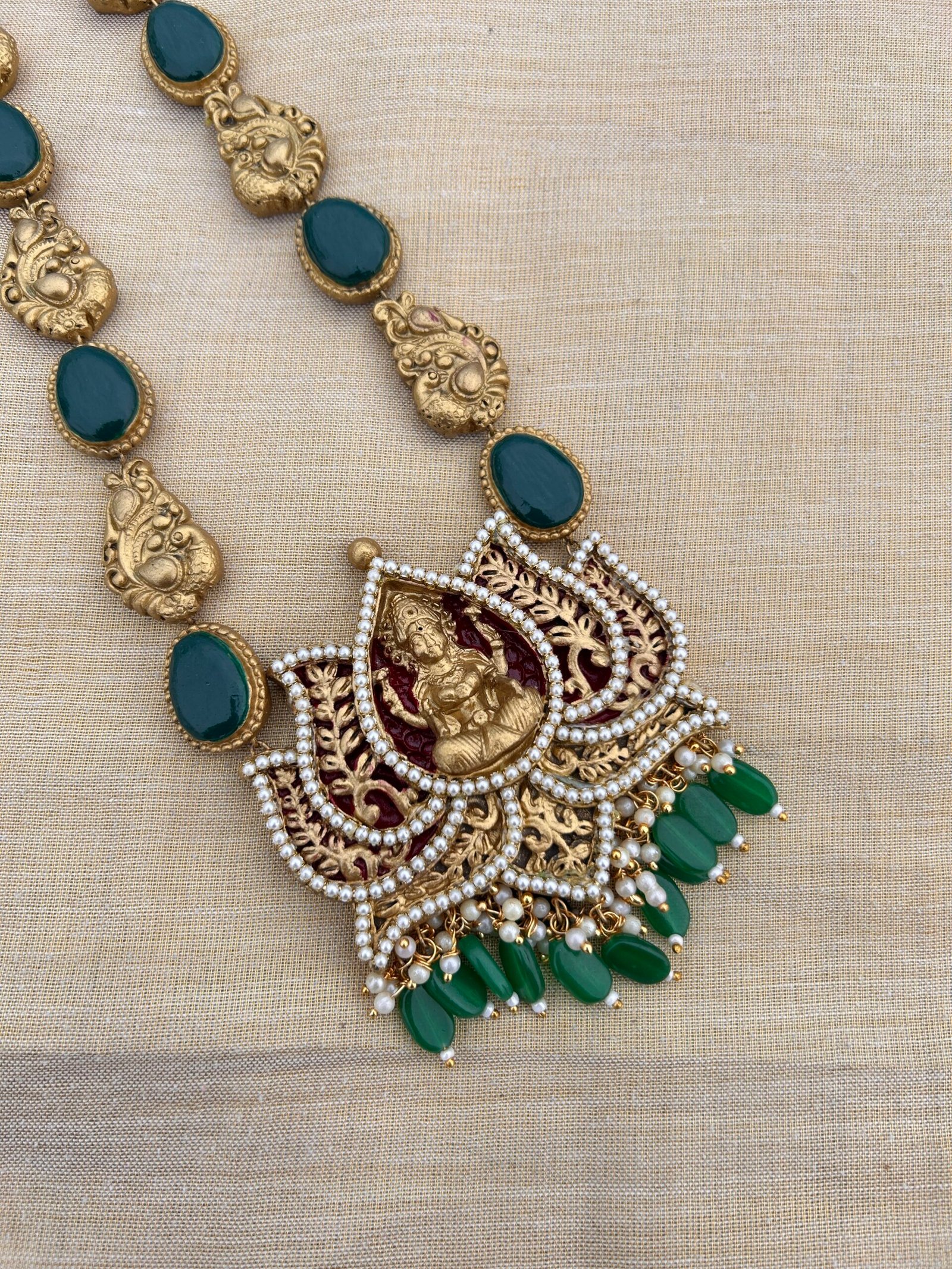 Ratna Kemp Temple Jewellery Set - Image 3
