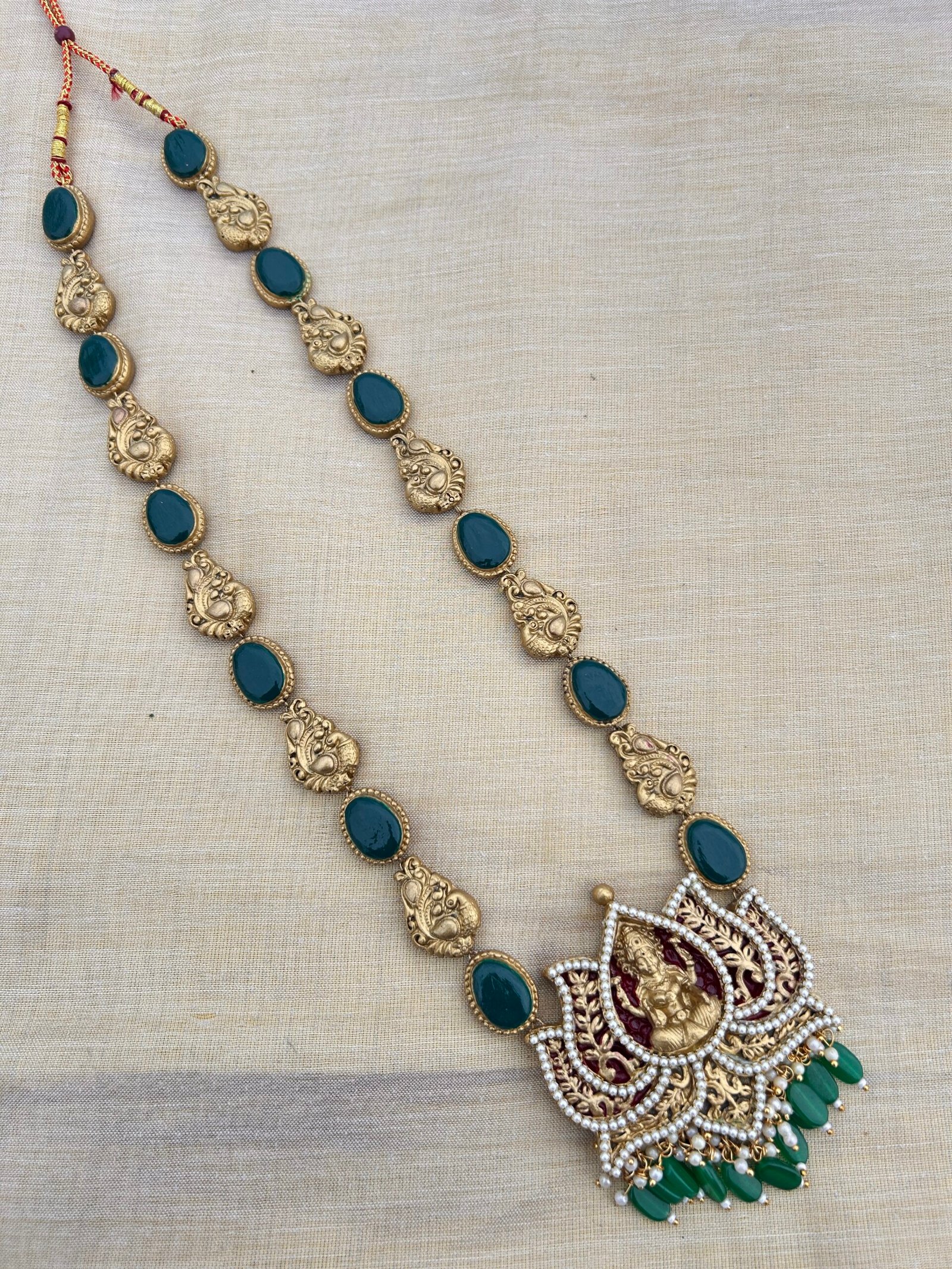 Ratna Kemp Temple Jewellery Set - Image 2